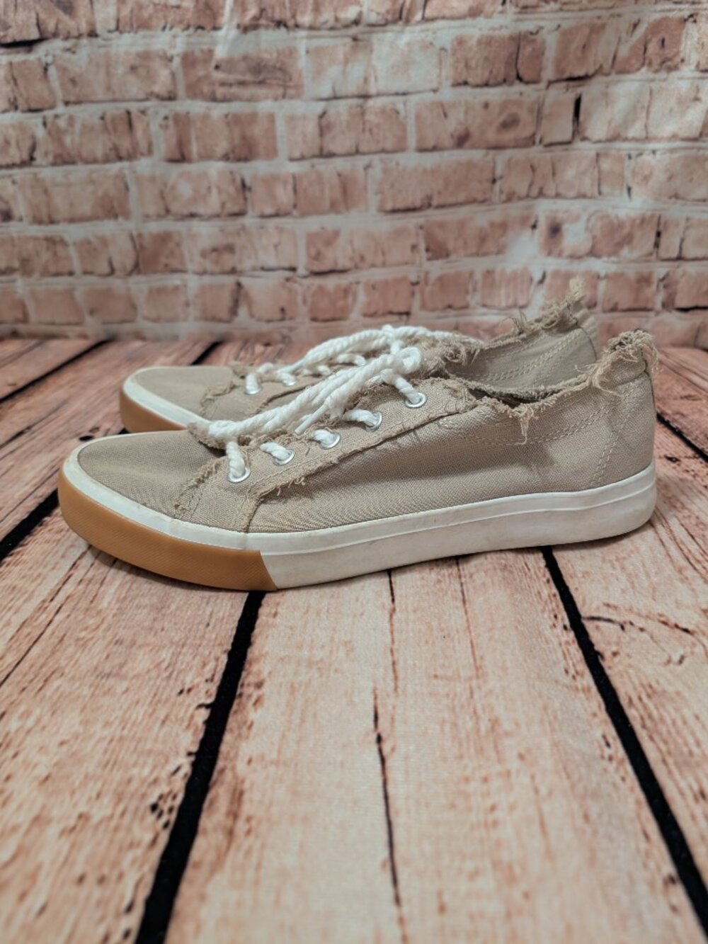 Aldi's Casual Women’s Canvas Sneakers in Beige Size 10